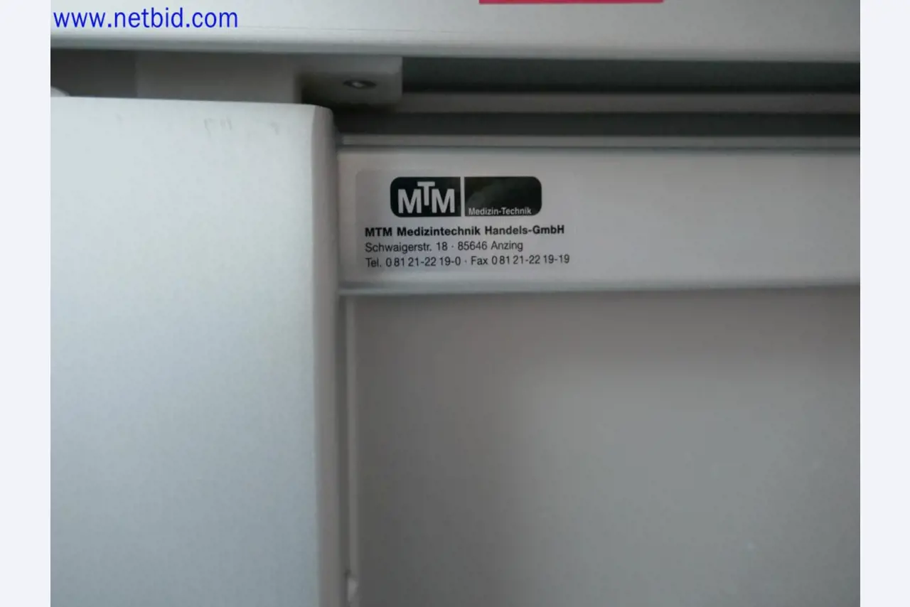 Medizinisch technische Geräte, Einrichtung und Mobiliar eines Krankenhauses-2