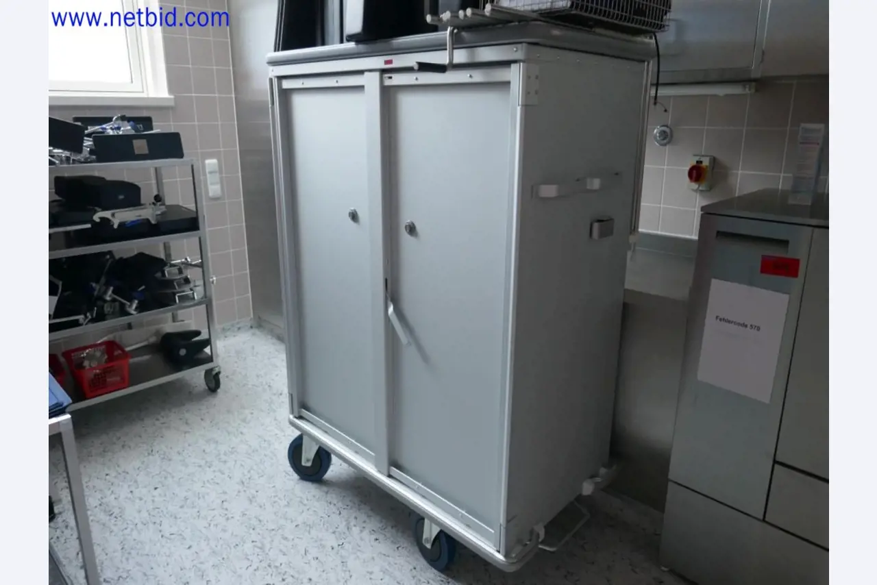 Medizinisch technische Geräte, Einrichtung und Mobiliar eines Krankenhauses-3