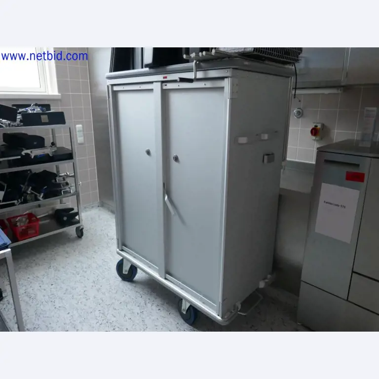 Medizinisch technische Geräte, Einrichtung und Mobiliar eines Krankenhauses-3