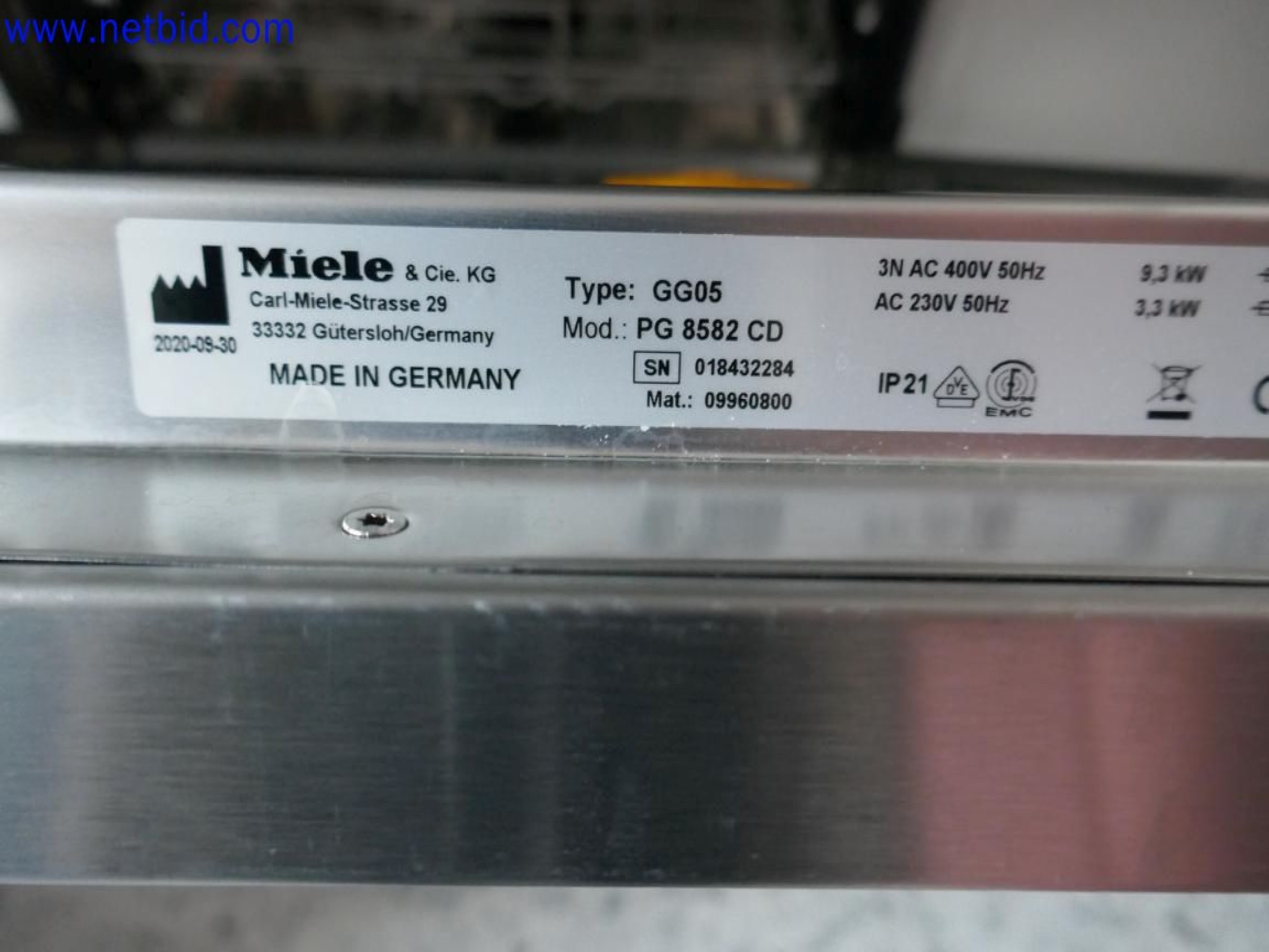 Medyczne urządzenia techniczne, wyposażenie i meble szpitalne-3