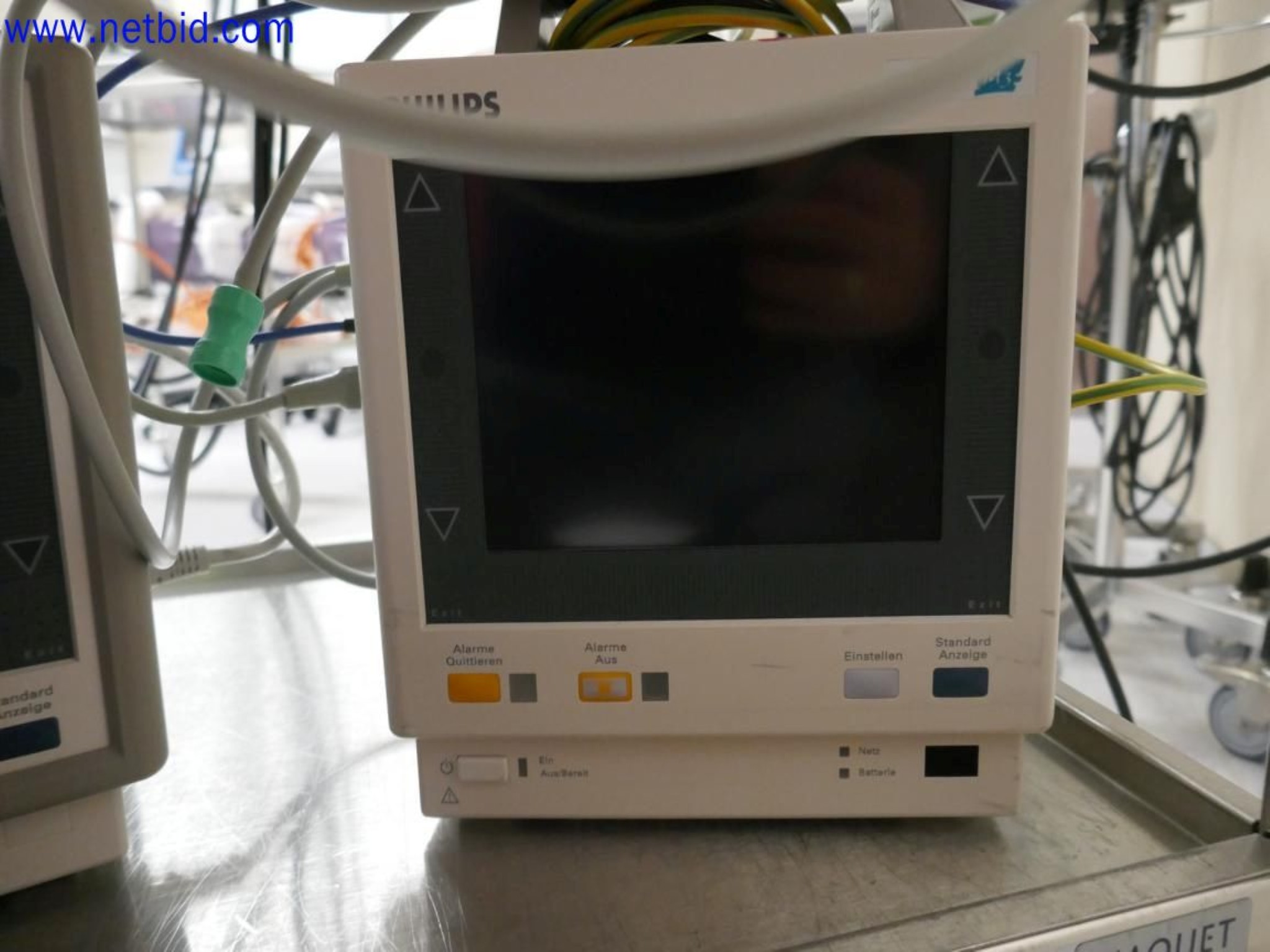 Appareils techniques médicaux, aménagement et mobilier d'un hôpital-2