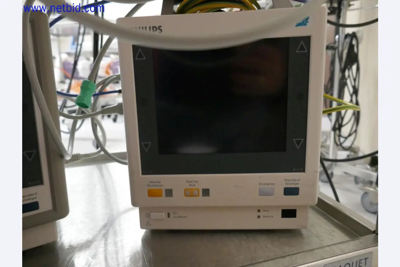 Appareils techniques médicaux, aménagement et mobilier d'un hôpital-2