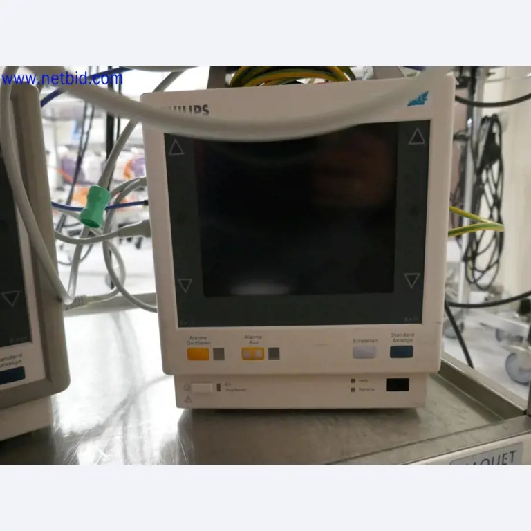 Appareils techniques médicaux, aménagement et mobilier d'un hôpital-2