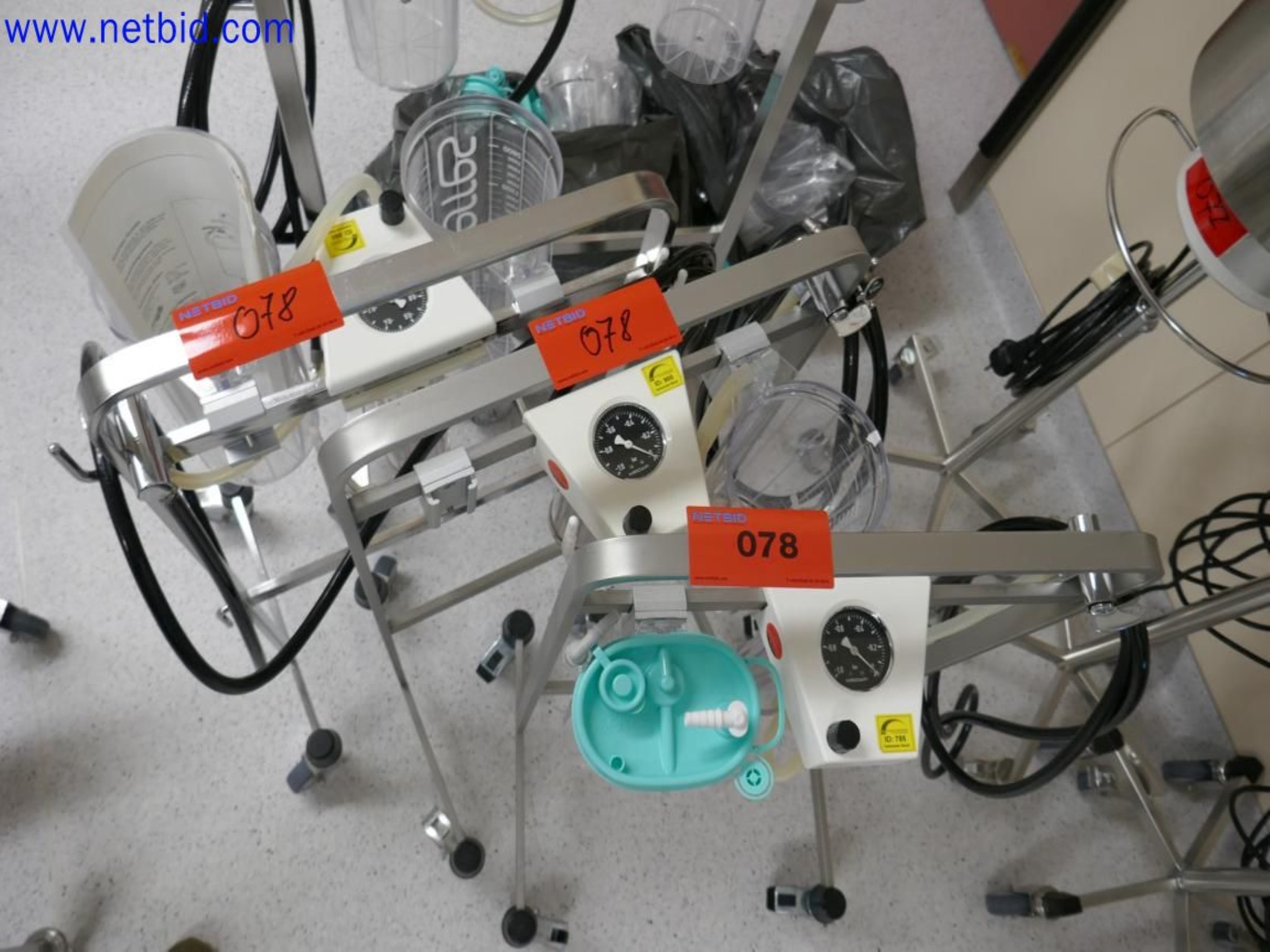 Medyczne urządzenia techniczne, wyposażenie i meble szpitalne-2