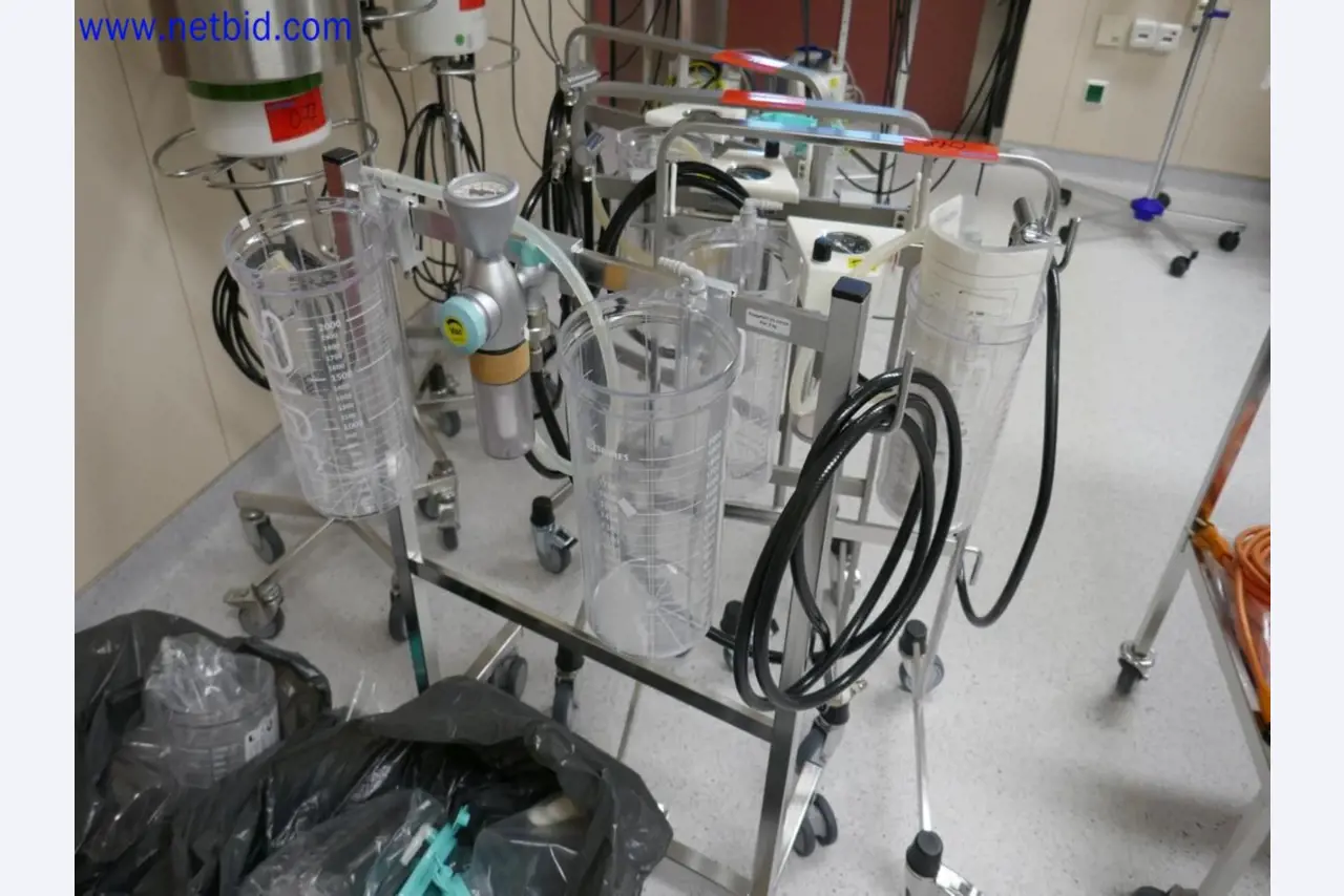 Medyczne urządzenia techniczne, wyposażenie i meble szpitalne-4