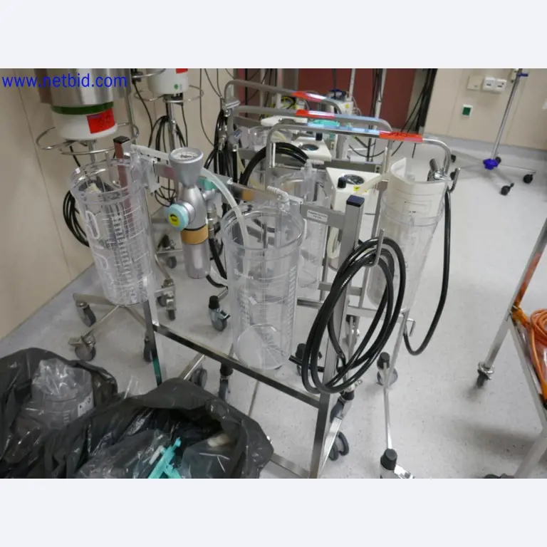 Medyczne urządzenia techniczne, wyposażenie i meble szpitalne-4