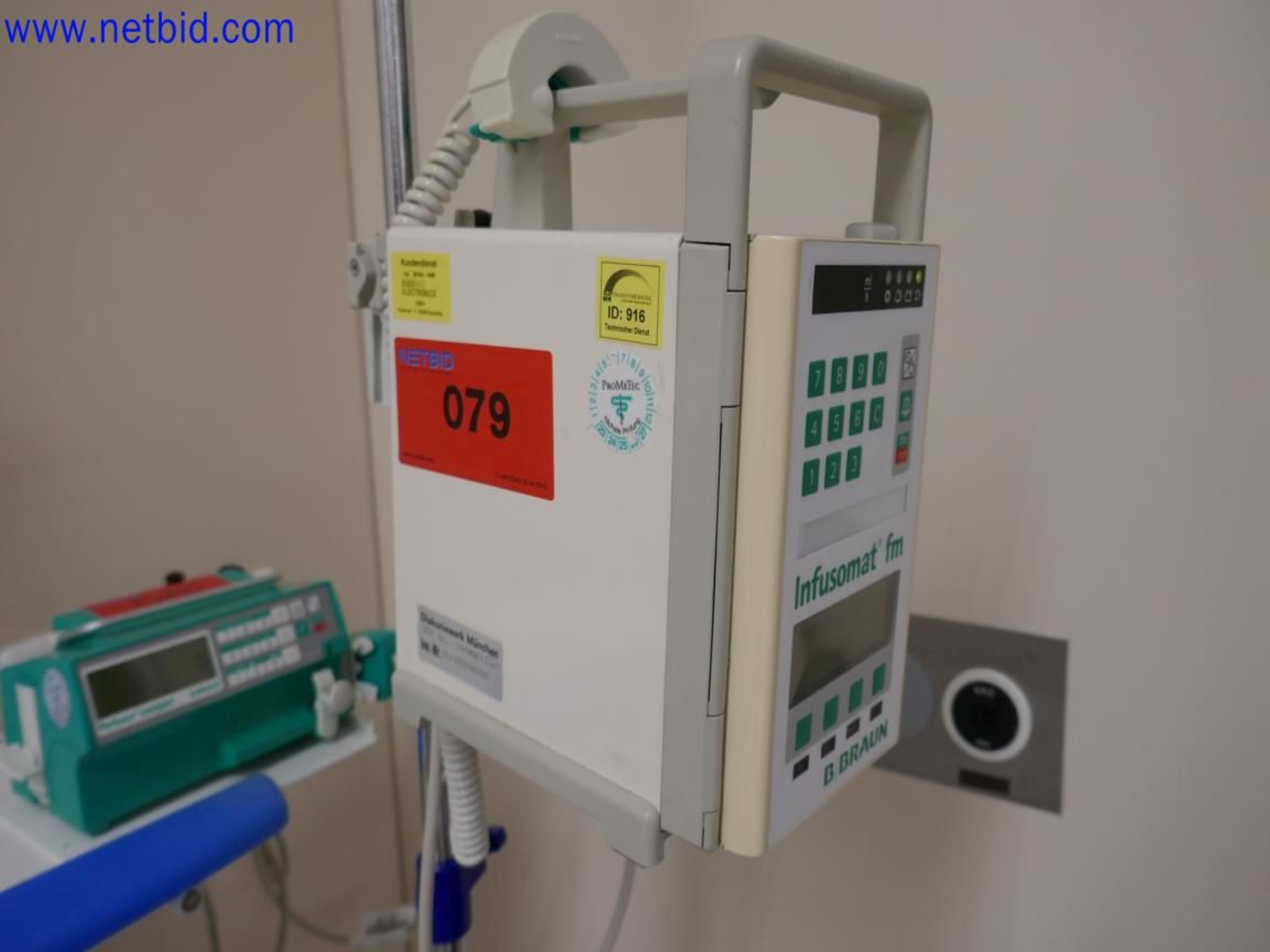 Medyczne urządzenia techniczne, wyposażenie i meble szpitalne-1