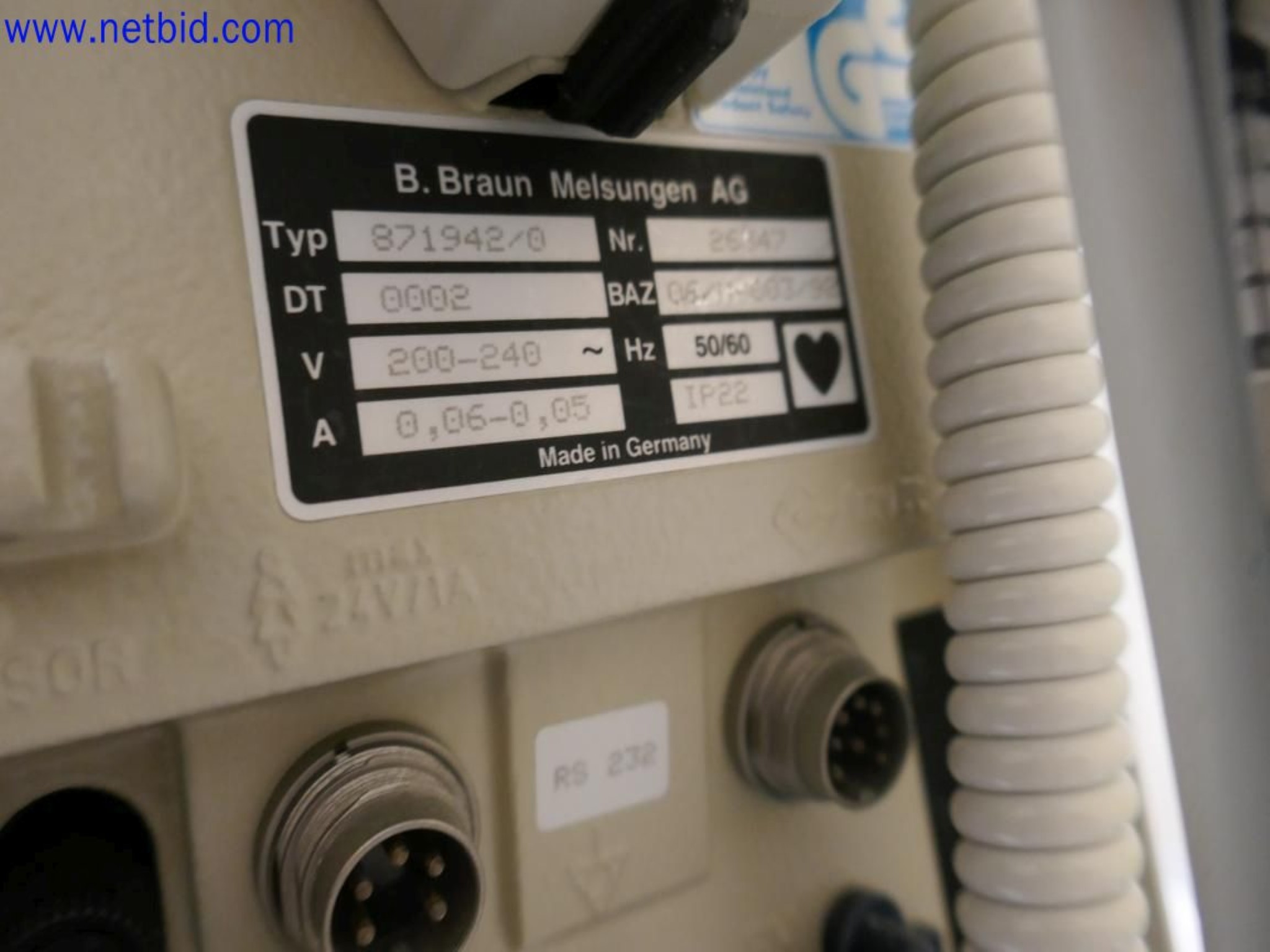 Medyczne urządzenia techniczne, wyposażenie i meble szpitalne-2