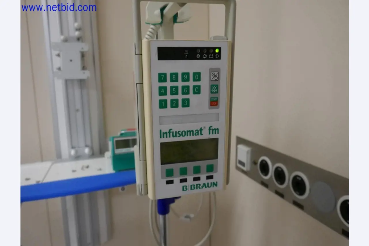 Medyczne urządzenia techniczne, wyposażenie i meble szpitalne-3