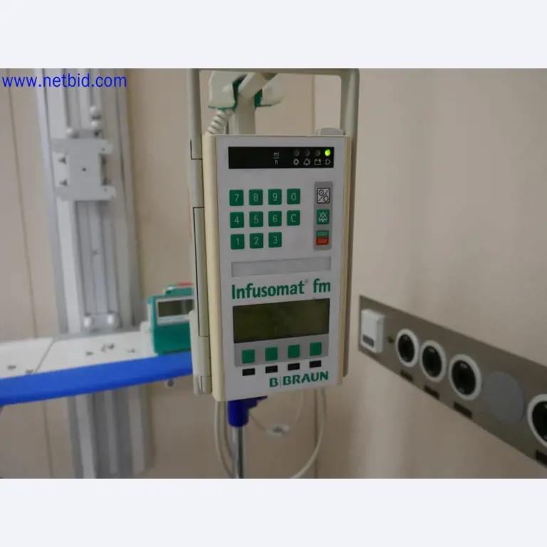 Medyczne urządzenia techniczne, wyposażenie i meble szpitalne-3