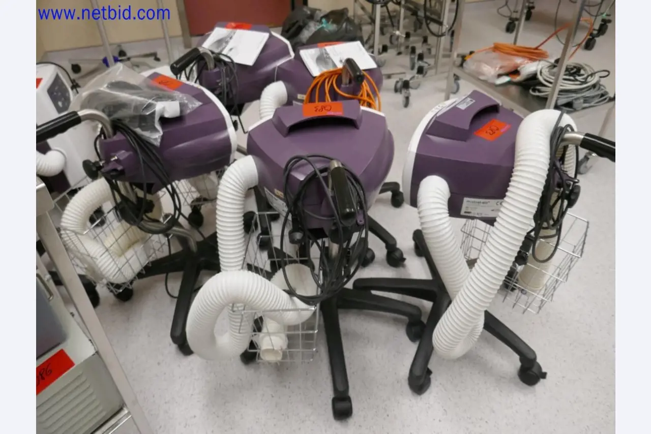 Medyczne urządzenia techniczne, wyposażenie i meble szpitalne-3