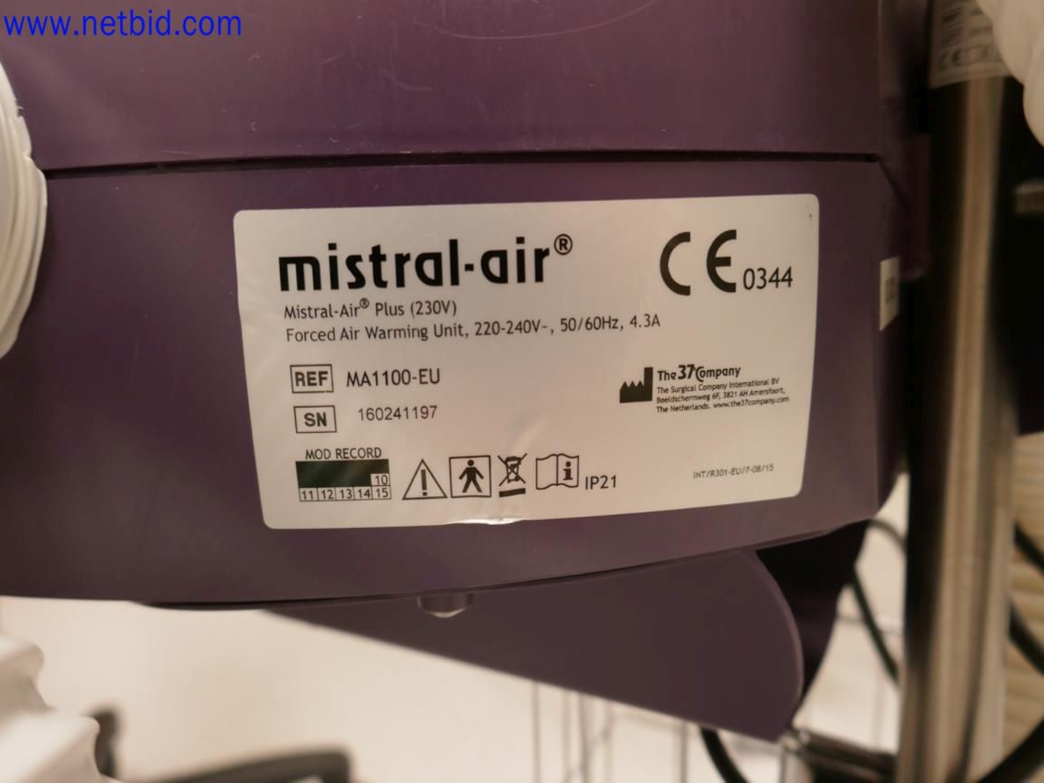 Medyczne urządzenia techniczne, wyposażenie i meble szpitalne-4