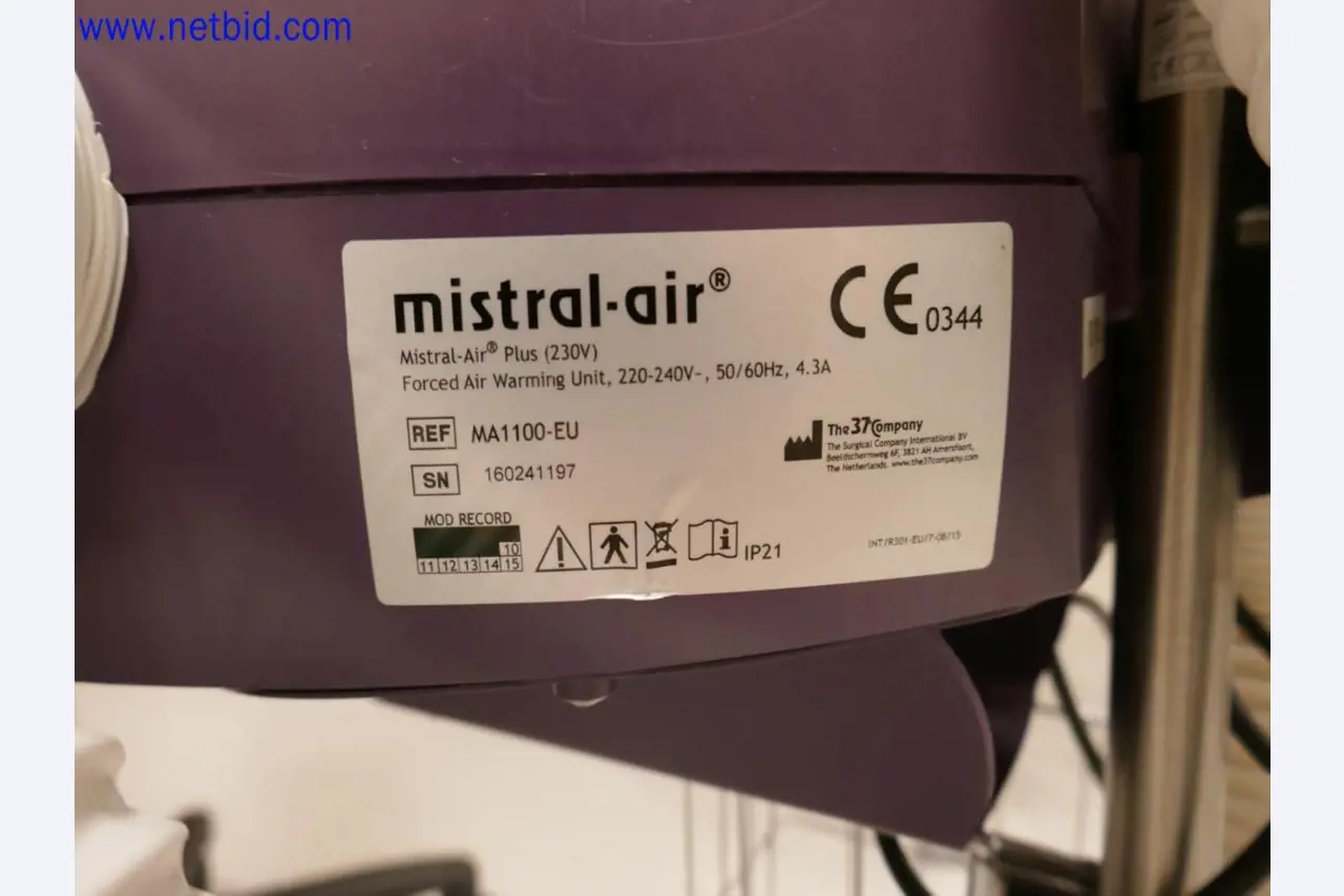 Medyczne urządzenia techniczne, wyposażenie i meble szpitalne-4