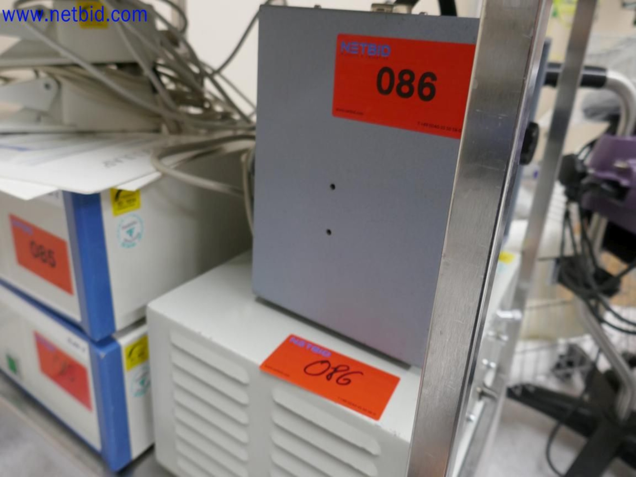 Medyczne urządzenia techniczne, wyposażenie i meble szpitalne-2