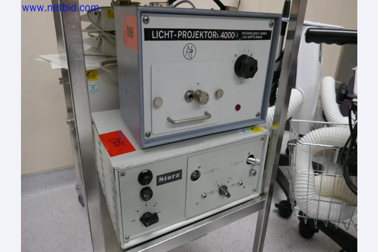 Medyczne urządzenia techniczne, wyposażenie i meble szpitalne-3