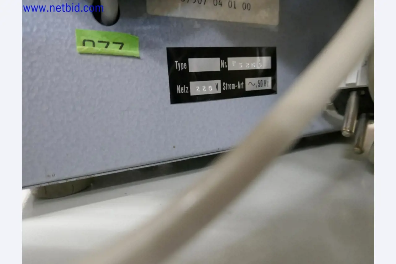 Medyczne urządzenia techniczne, wyposażenie i meble szpitalne-4