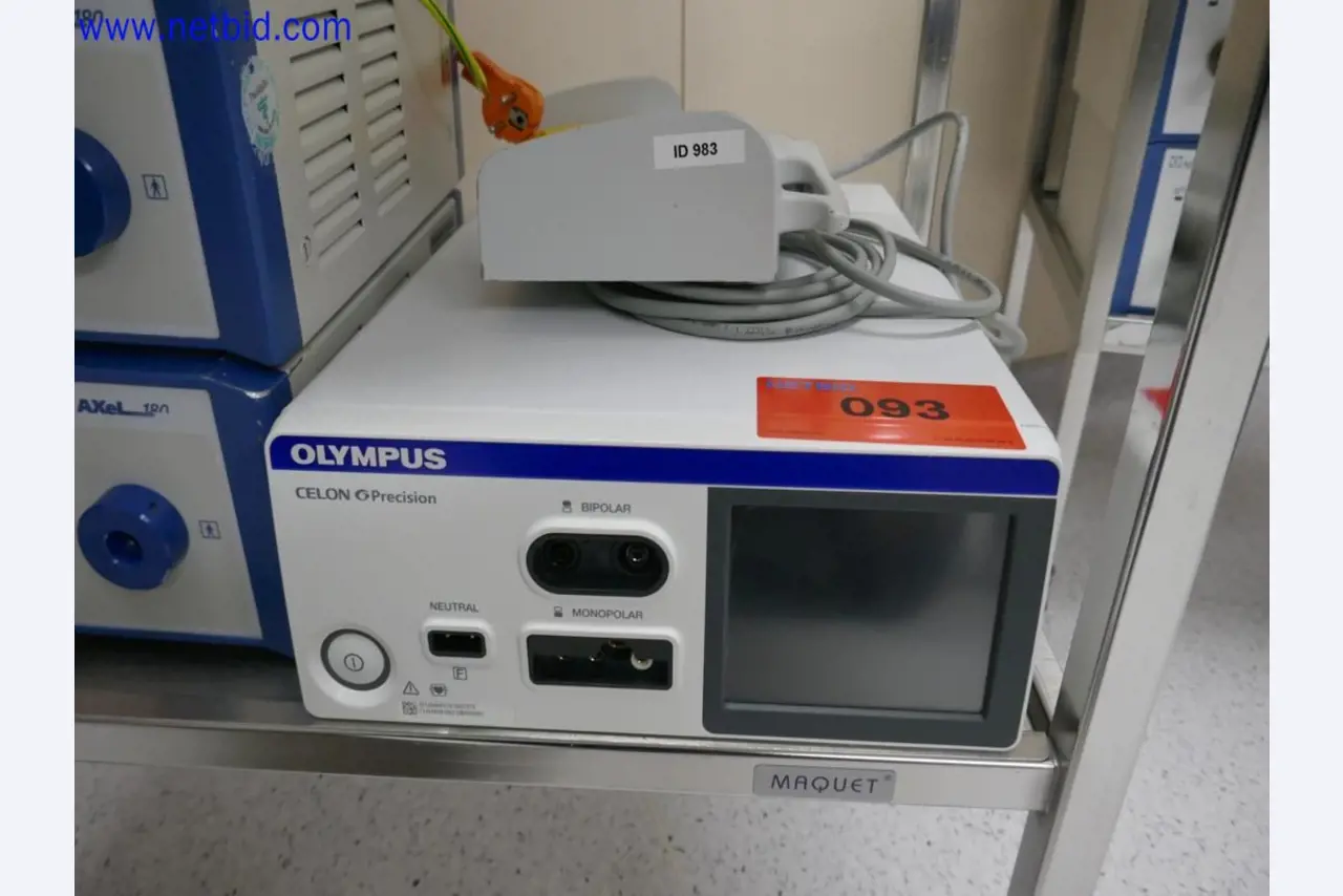 Medizinisch technische Geräte, Einrichtung und Mobiliar eines Krankenhauses-2