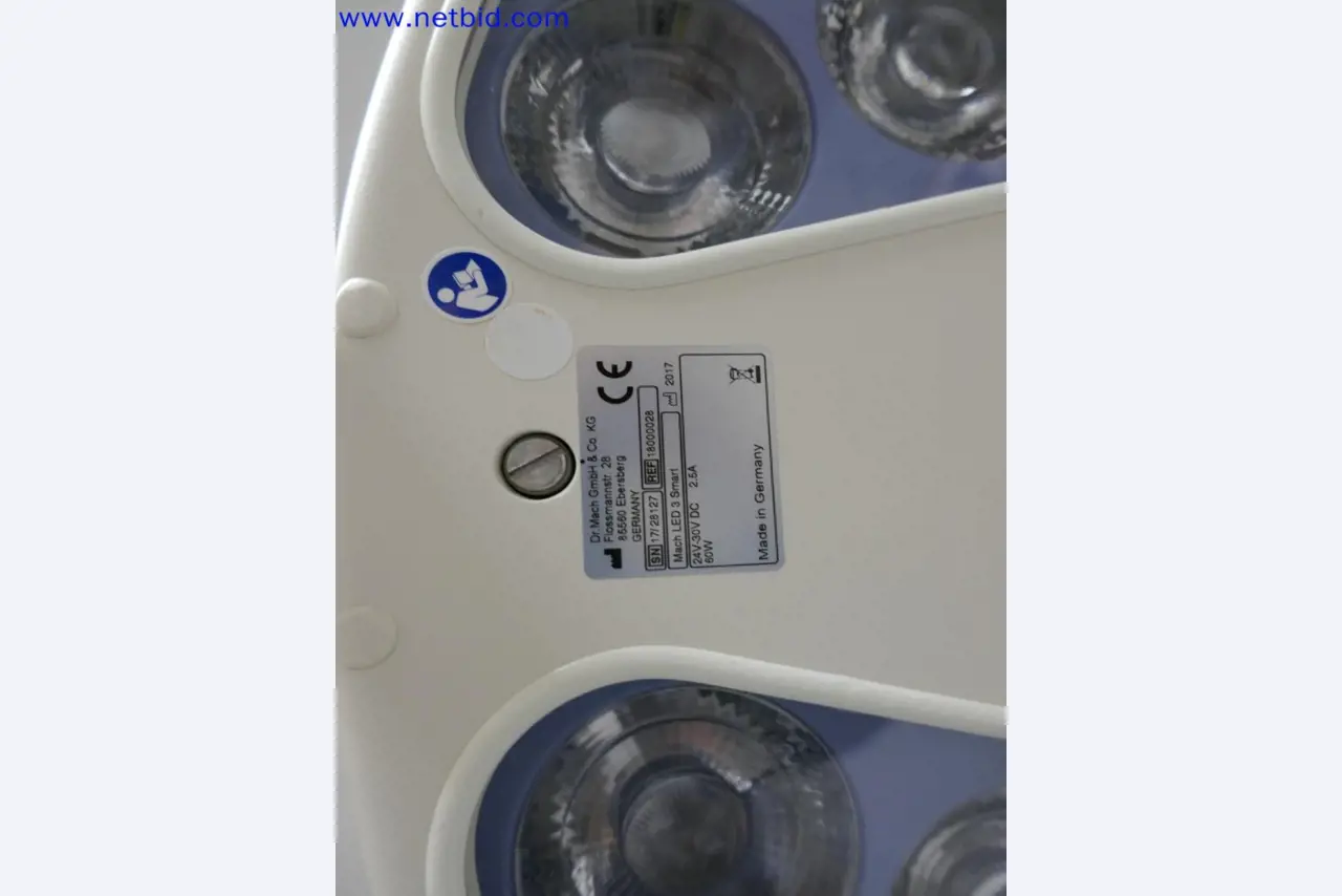 Medyczne urządzenia techniczne, wyposażenie i meble szpitalne-4