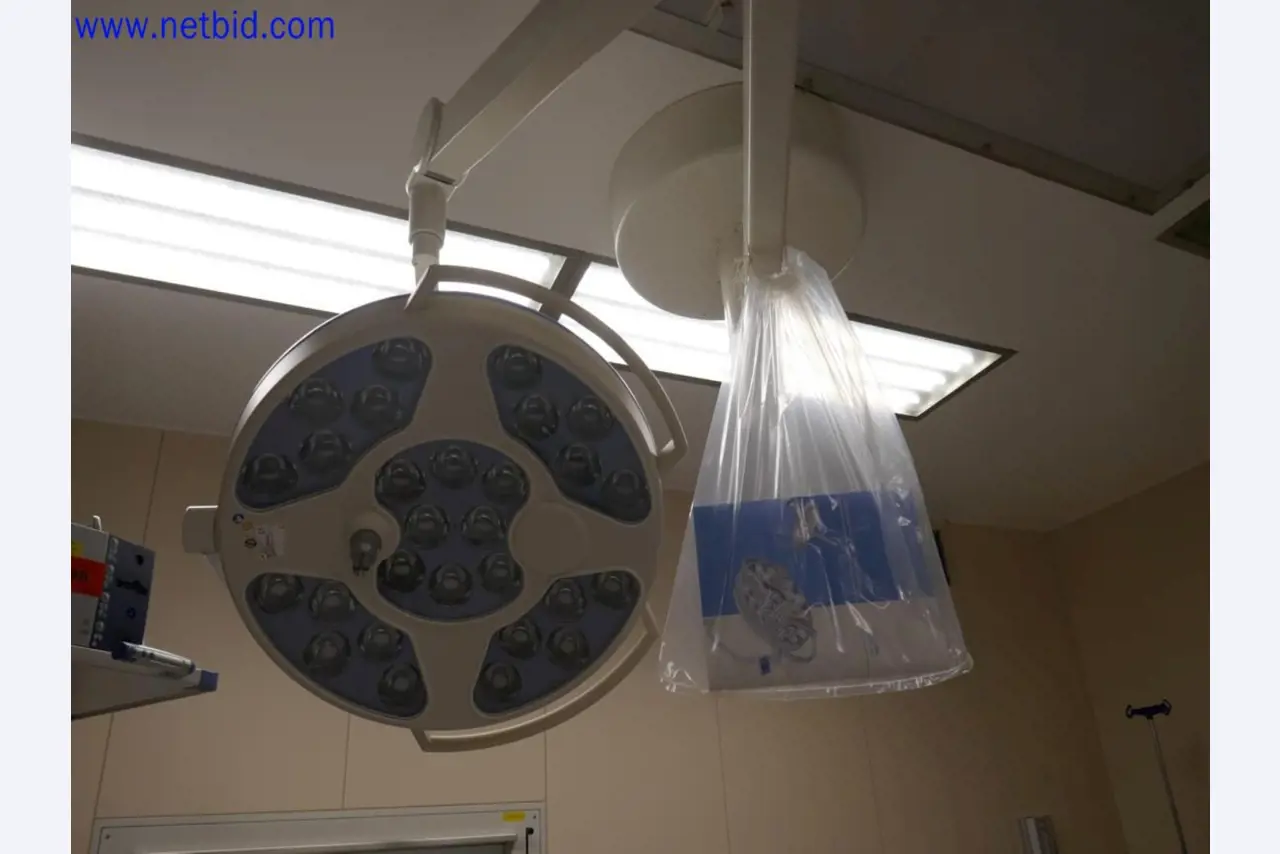 Medyczne urządzenia techniczne, wyposażenie i meble szpitalne-5