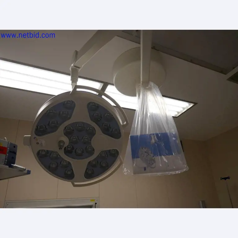 Medyczne urządzenia techniczne, wyposażenie i meble szpitalne-5