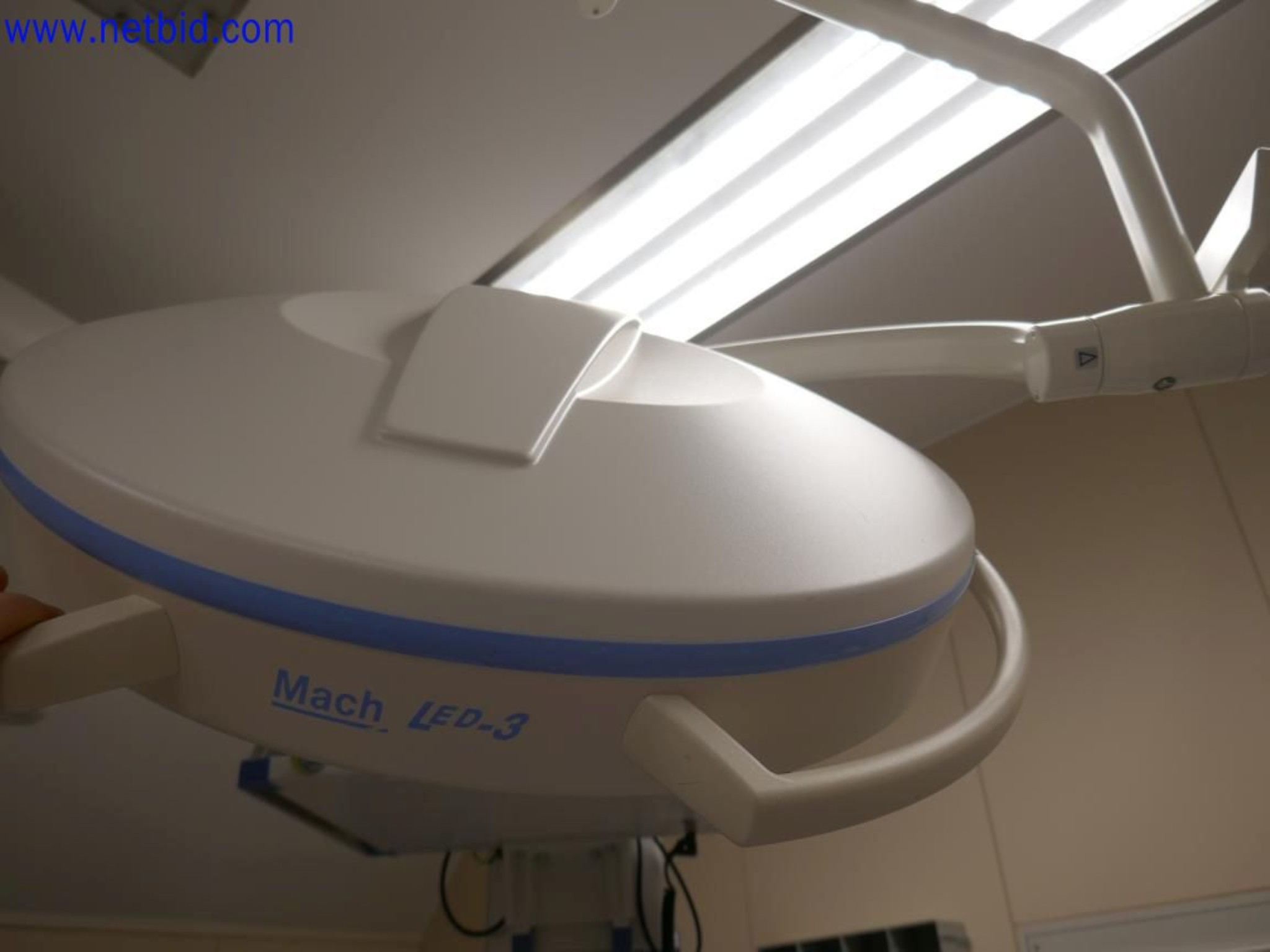 Medyczne urządzenia techniczne, wyposażenie i meble szpitalne-6