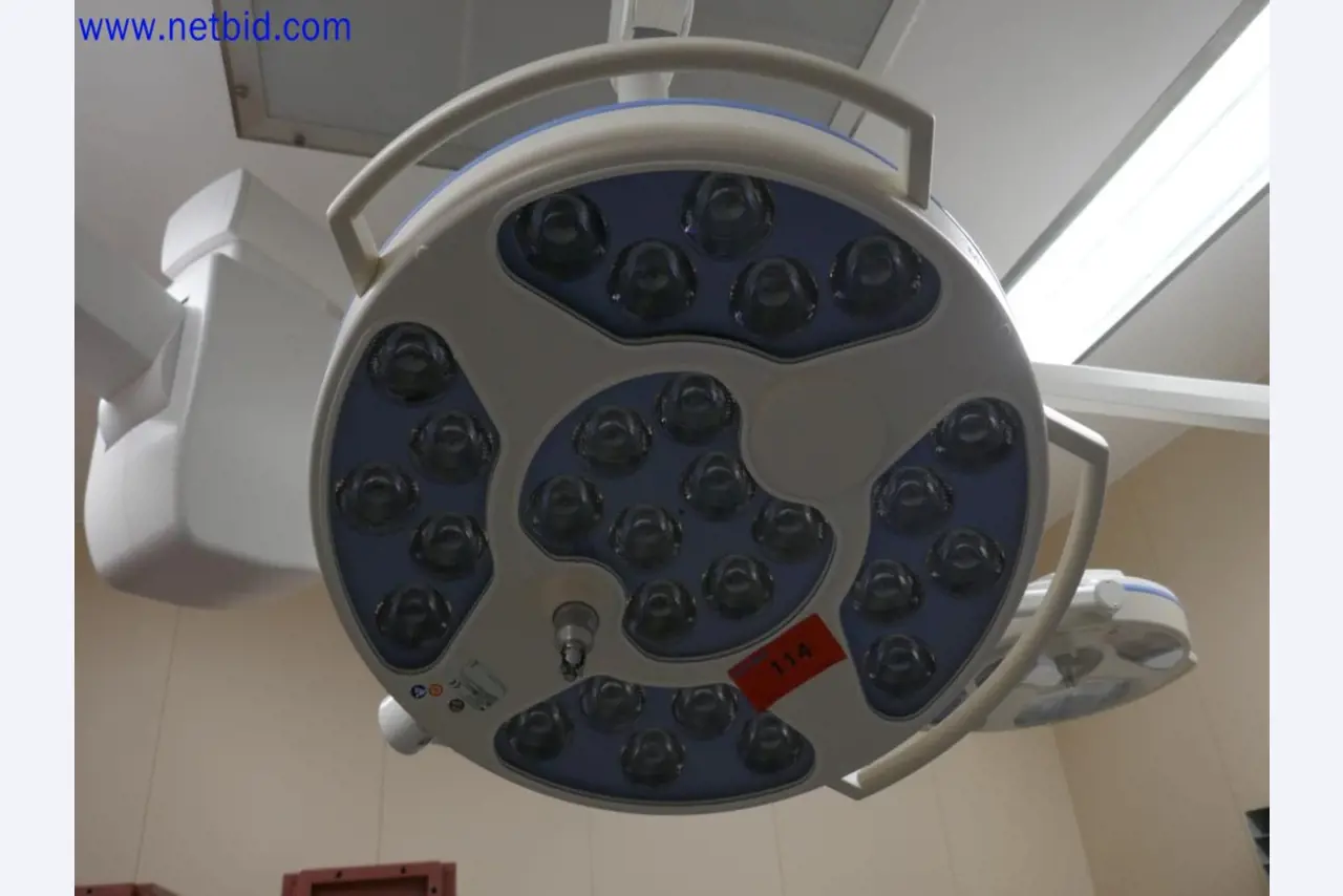 Medyczne urządzenia techniczne, wyposażenie i meble szpitalne-3