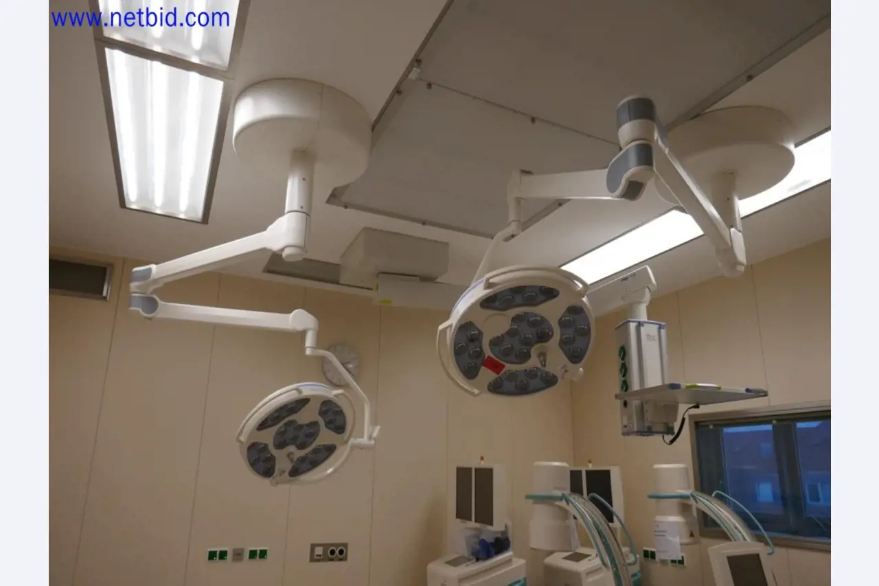 Medyczne urządzenia techniczne, wyposażenie i meble szpitalne-3