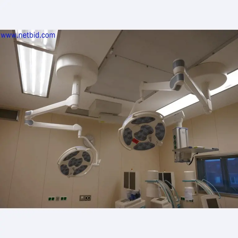 Medyczne urządzenia techniczne, wyposażenie i meble szpitalne-3