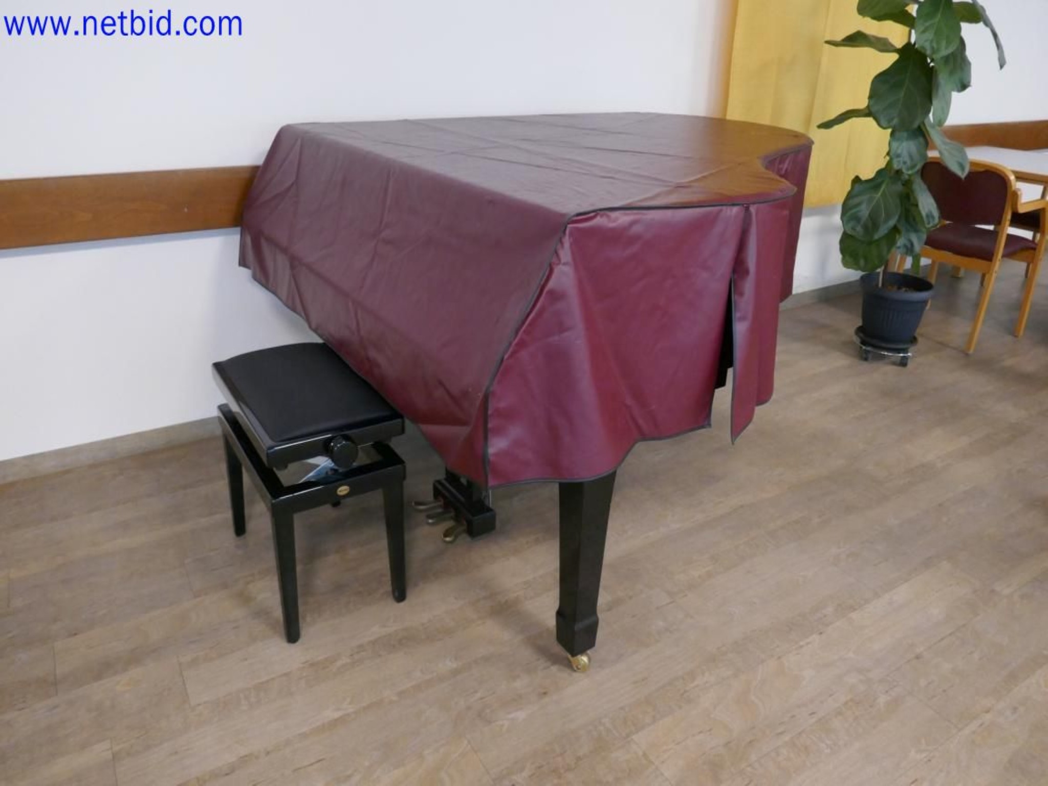 Medyczne urządzenia techniczne, wyposażenie i meble szpitalne-1