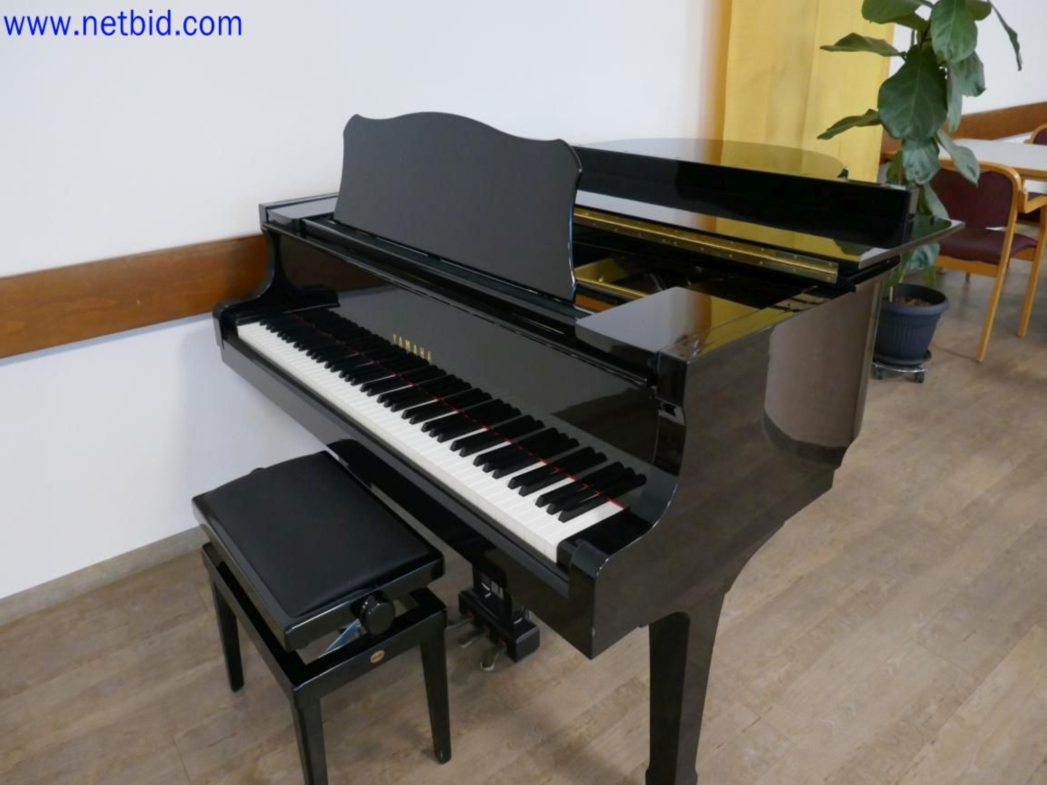 Medyczne urządzenia techniczne, wyposażenie i meble szpitalne-2