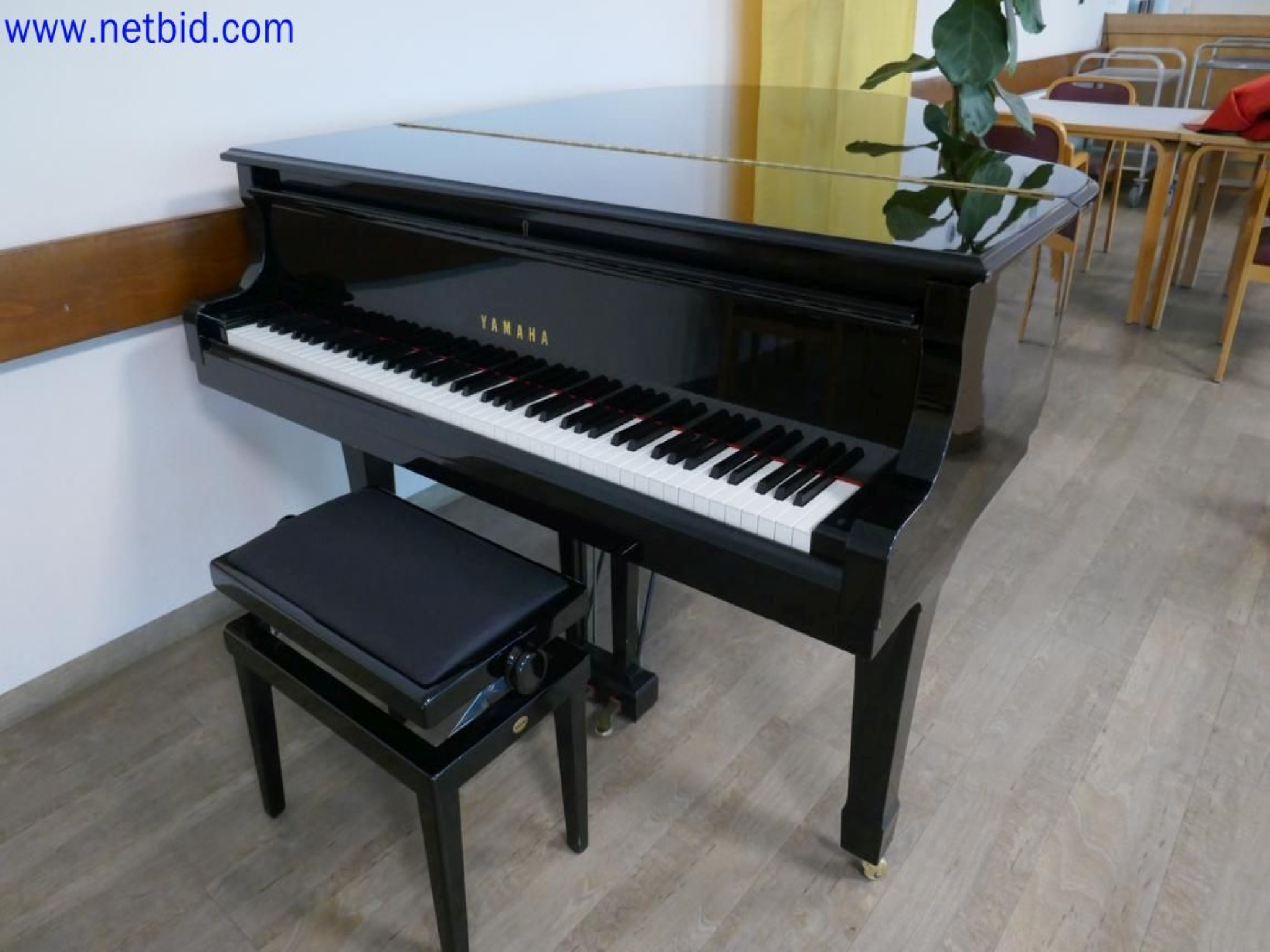 Medyczne urządzenia techniczne, wyposażenie i meble szpitalne-3