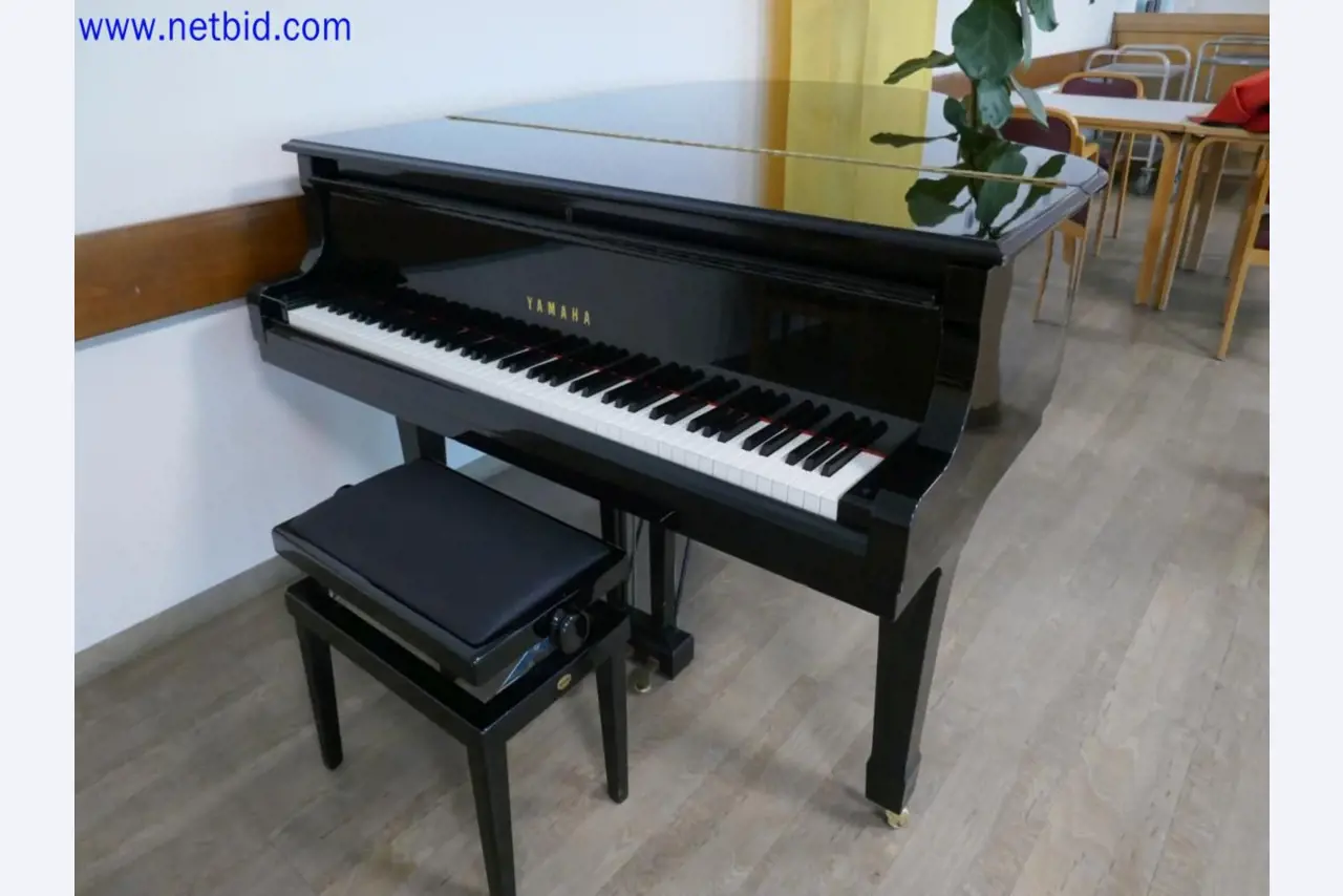 Medyczne urządzenia techniczne, wyposażenie i meble szpitalne-3