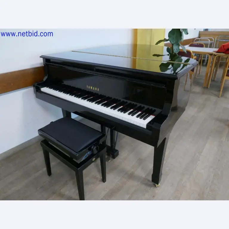 Medyczne urządzenia techniczne, wyposażenie i meble szpitalne-3