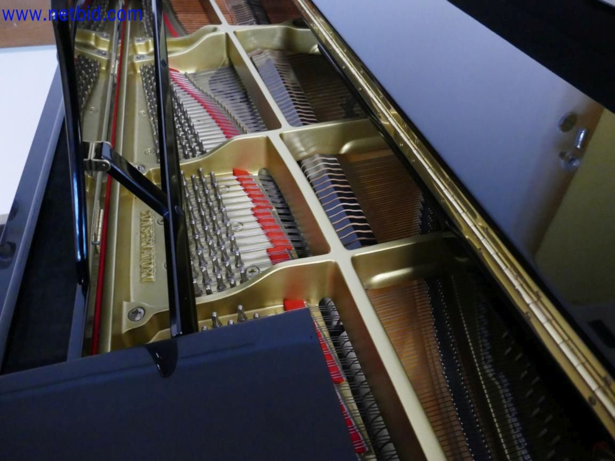 Medyczne urządzenia techniczne, wyposażenie i meble szpitalne-4