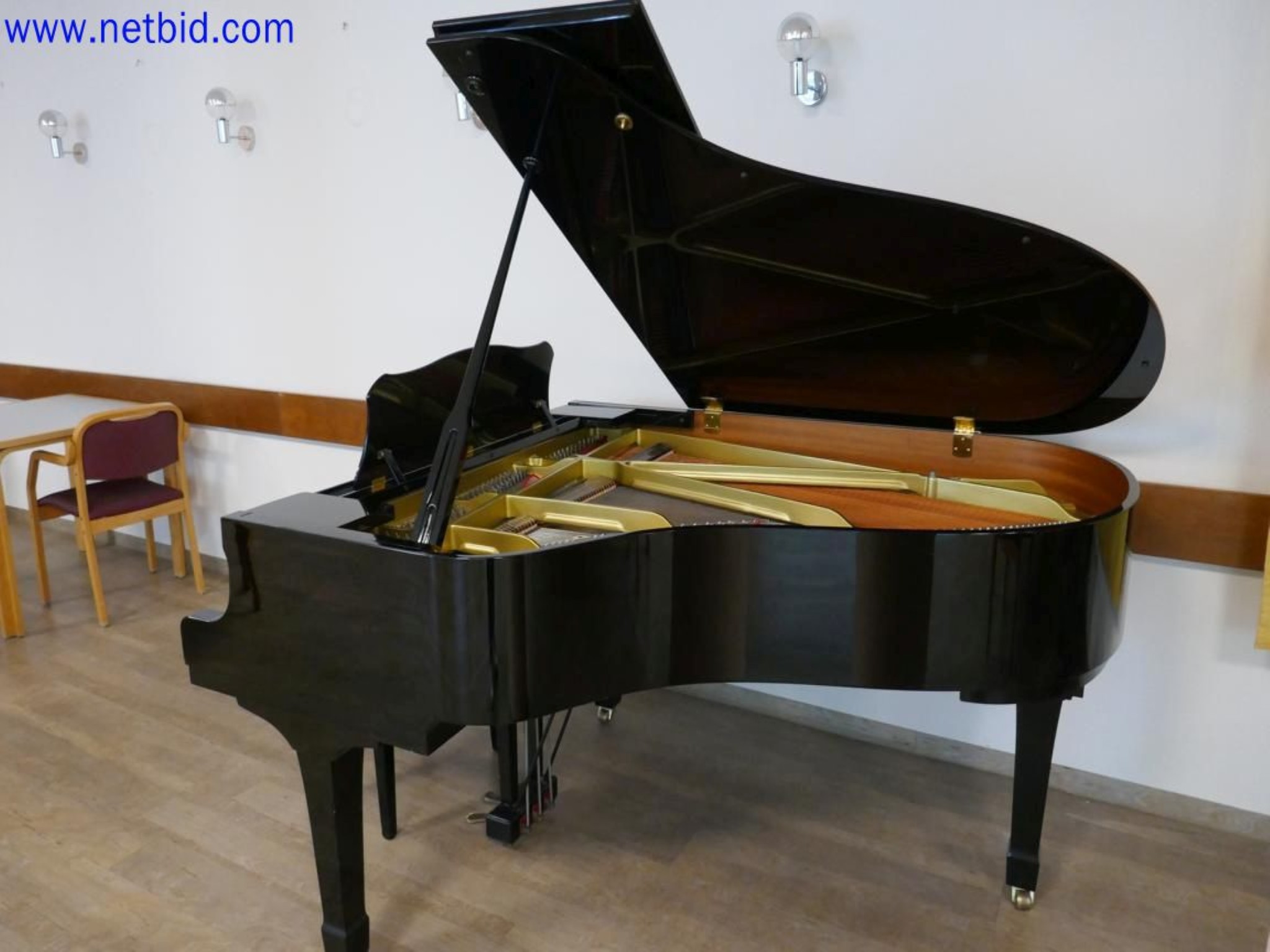 Medyczne urządzenia techniczne, wyposażenie i meble szpitalne-5