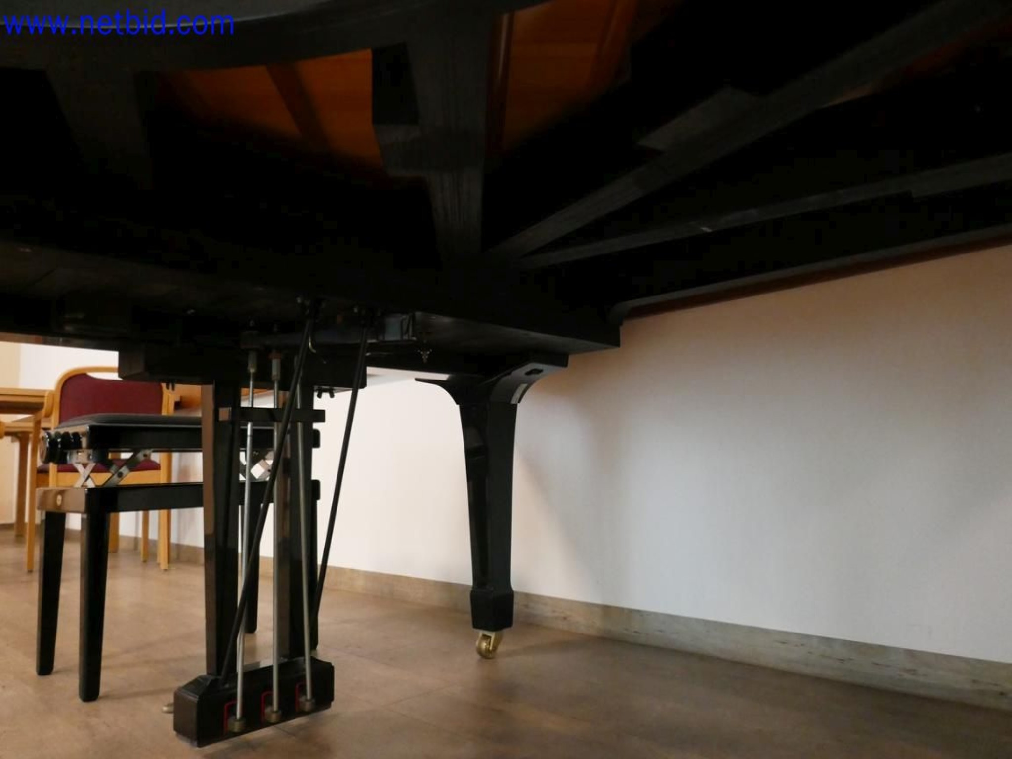 Medyczne urządzenia techniczne, wyposażenie i meble szpitalne-8