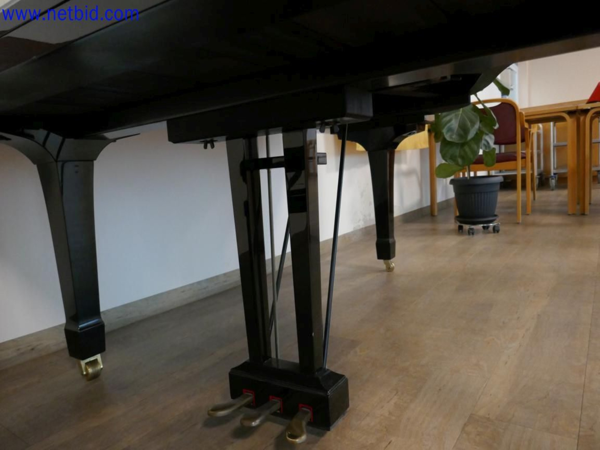 Medyczne urządzenia techniczne, wyposażenie i meble szpitalne-9