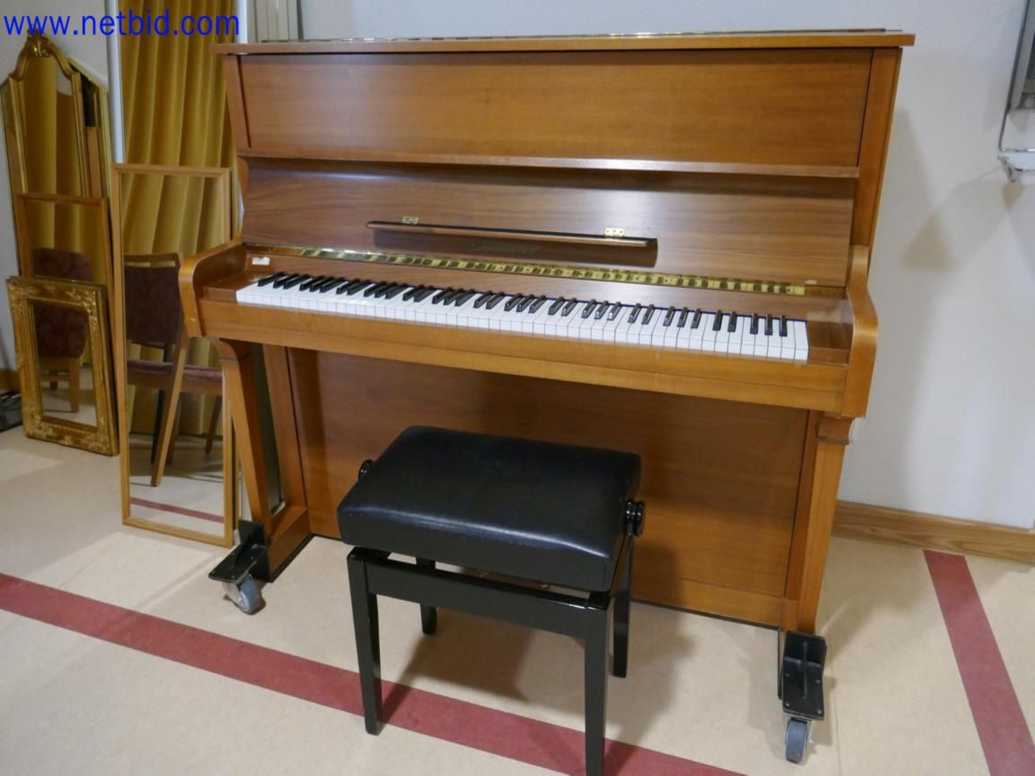 Medyczne urządzenia techniczne, wyposażenie i meble szpitalne-2