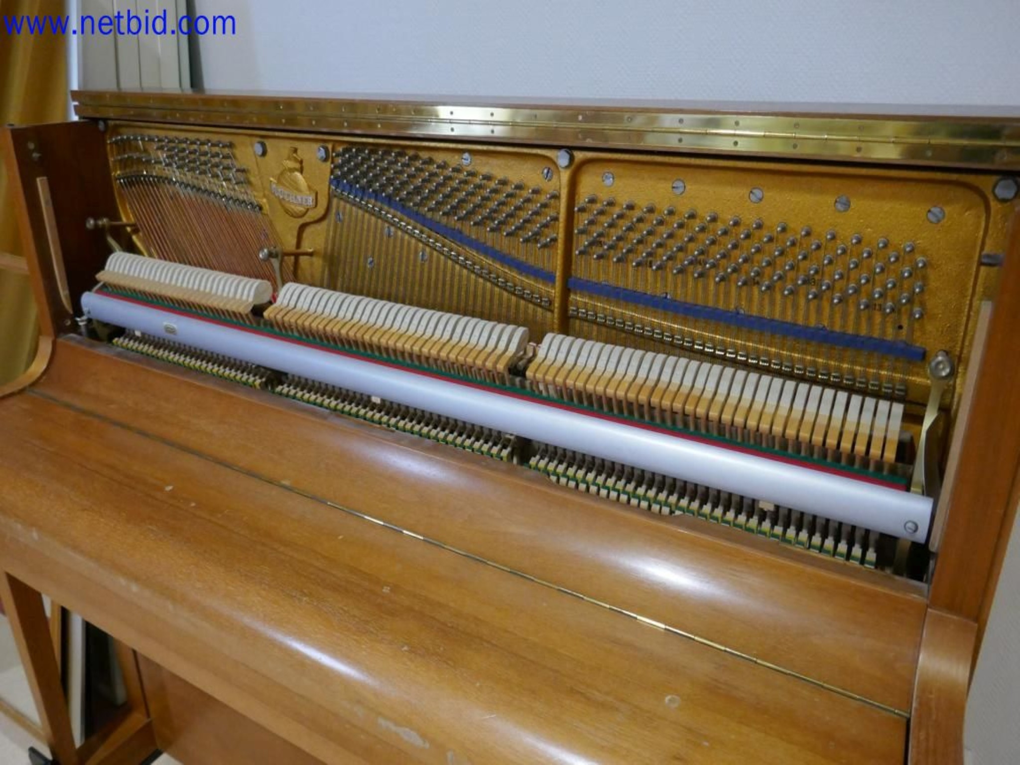 Medyczne urządzenia techniczne, wyposażenie i meble szpitalne-4