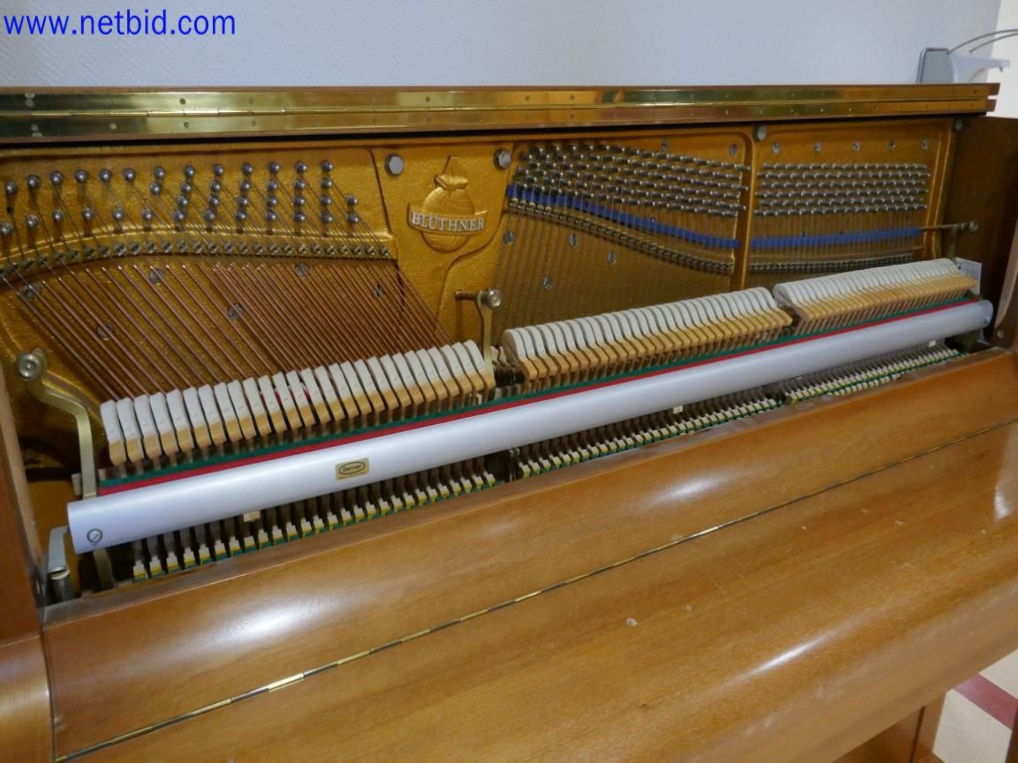 Medyczne urządzenia techniczne, wyposażenie i meble szpitalne-5