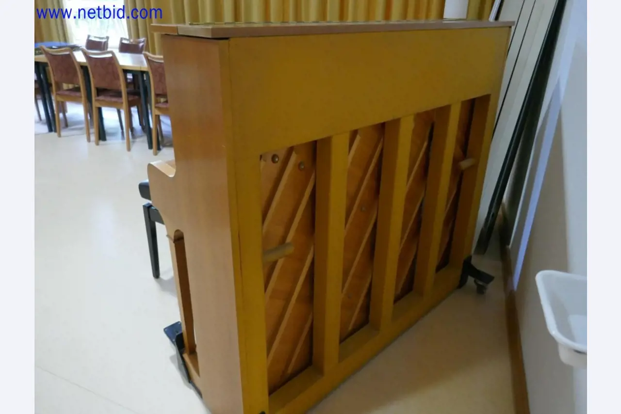 Medyczne urządzenia techniczne, wyposażenie i meble szpitalne-6