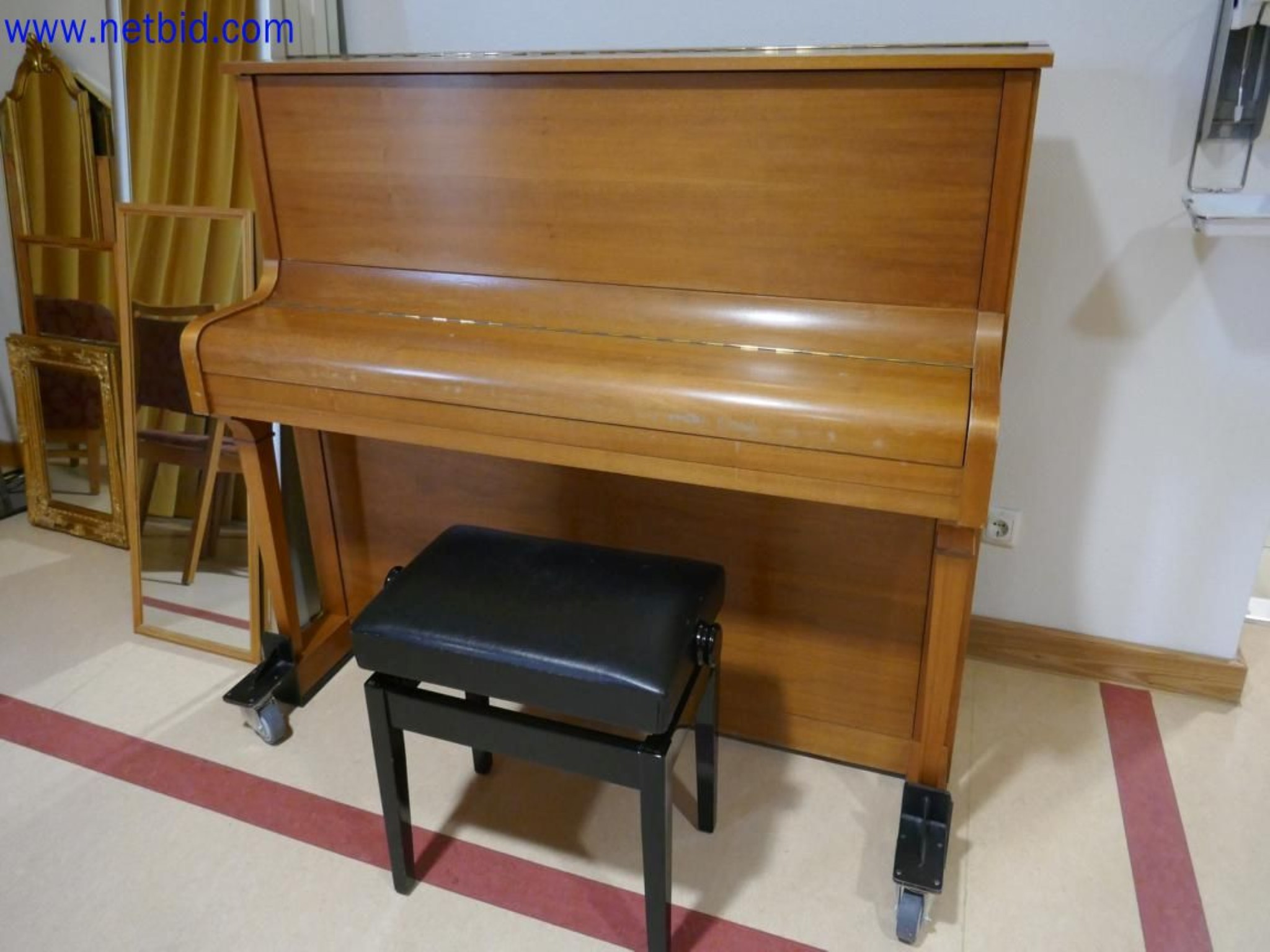 Medyczne urządzenia techniczne, wyposażenie i meble szpitalne-7