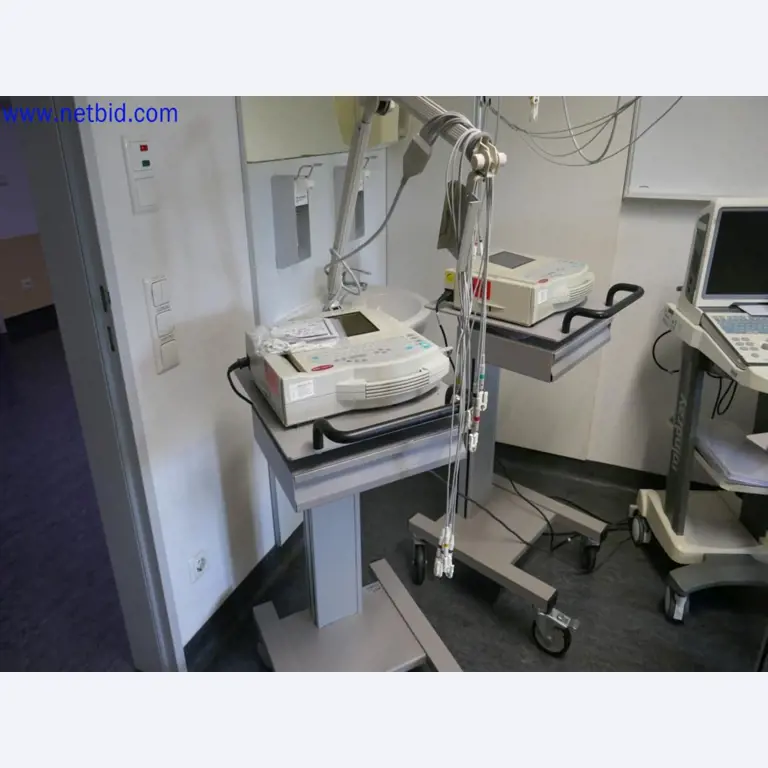 Medyczne urządzenia techniczne, wyposażenie i meble szpitalne-1