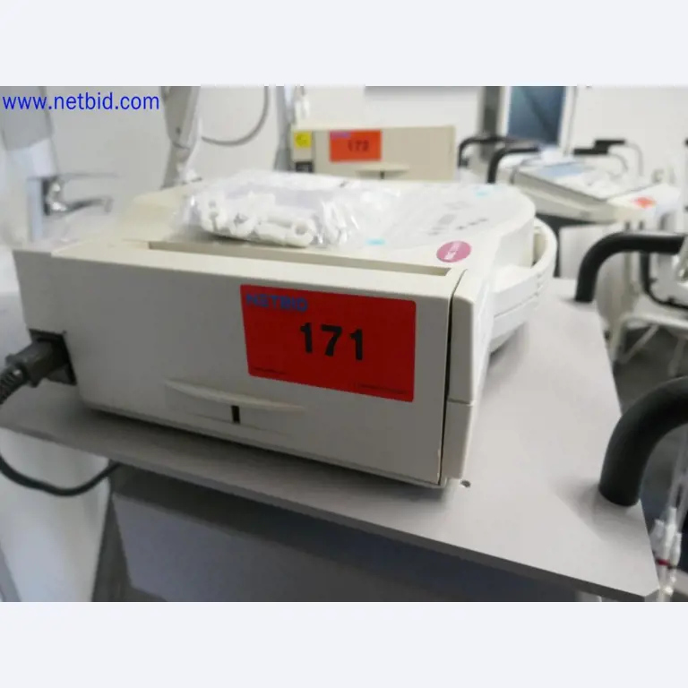 Medyczne urządzenia techniczne, wyposażenie i meble szpitalne-3