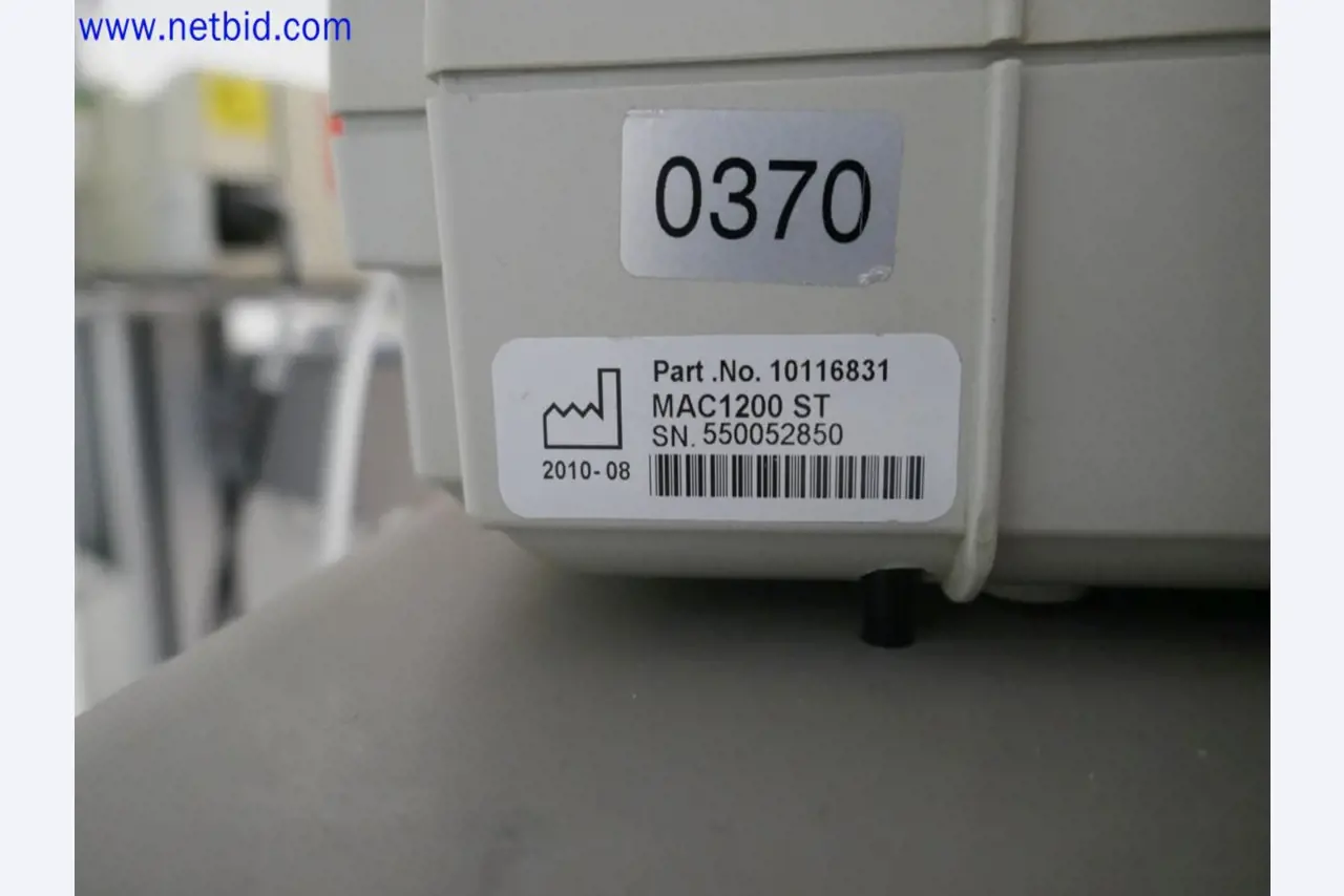 Medyczne urządzenia techniczne, wyposażenie i meble szpitalne-4