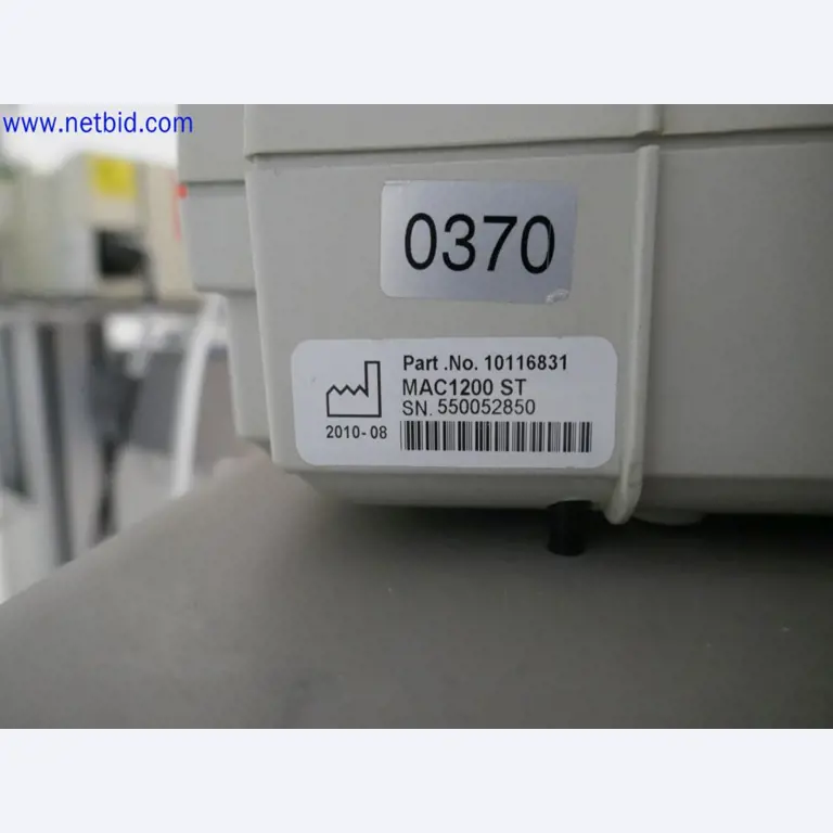 Medyczne urządzenia techniczne, wyposażenie i meble szpitalne-4