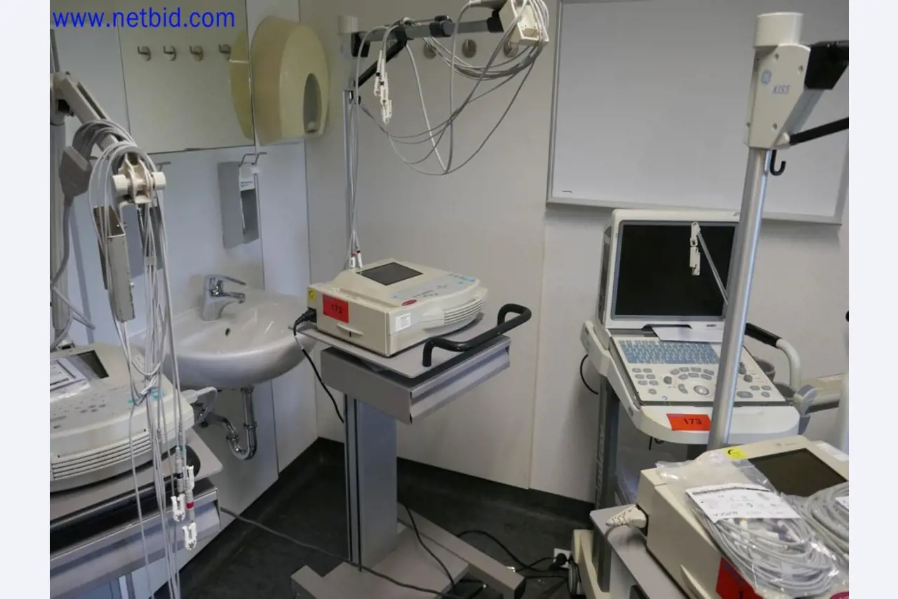 Medyczne urządzenia techniczne, wyposażenie i meble szpitalne-1