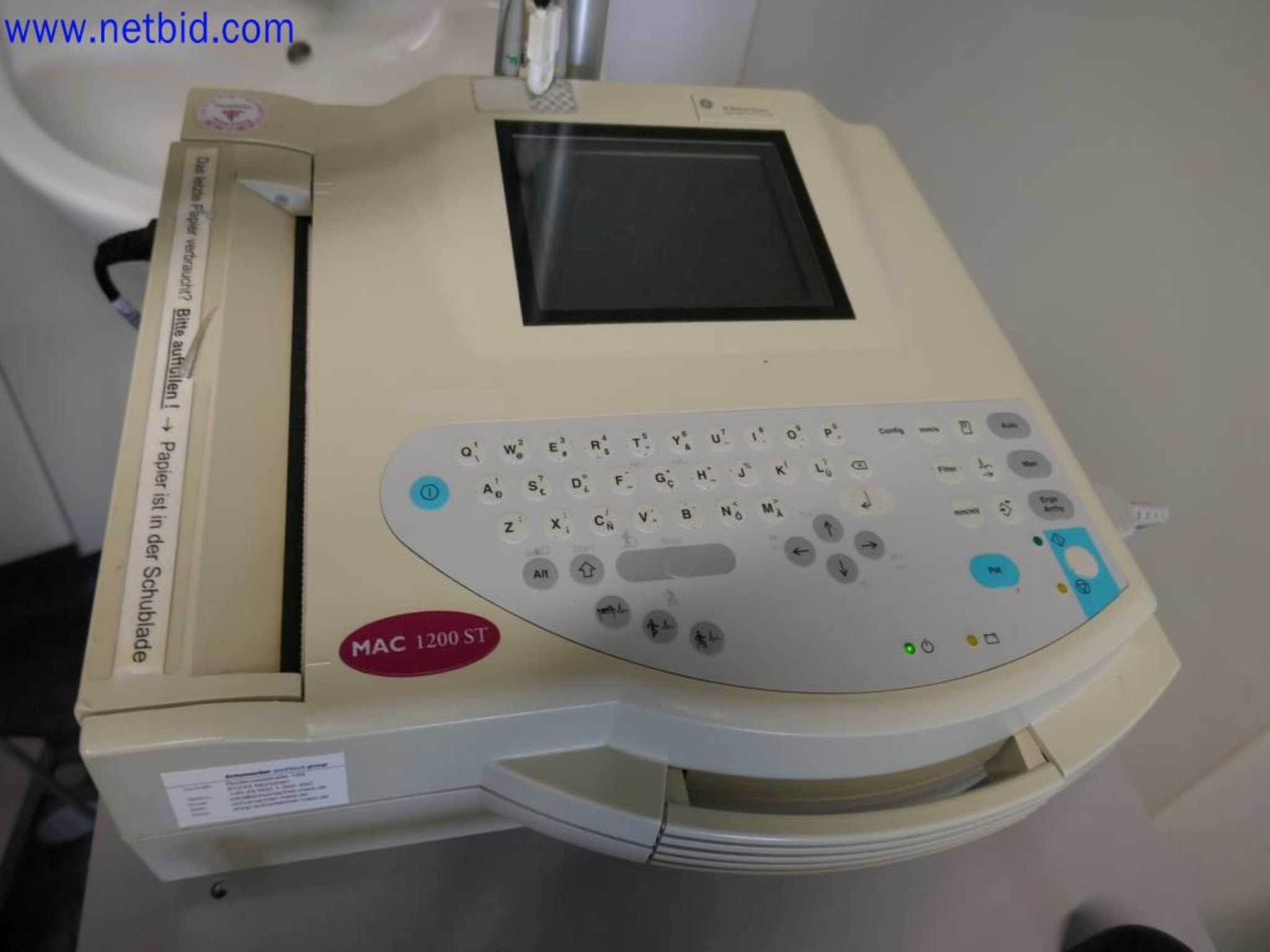 Medyczne urządzenia techniczne, wyposażenie i meble szpitalne-2