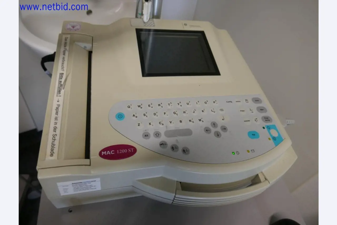 Medyczne urządzenia techniczne, wyposażenie i meble szpitalne-2