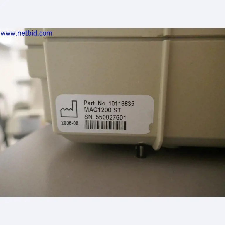 Medyczne urządzenia techniczne, wyposażenie i meble szpitalne-3